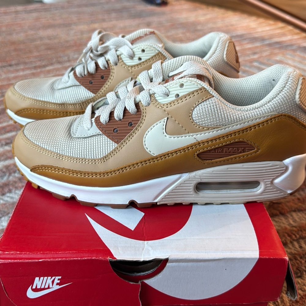 Nike Air Max Woman’s Sneakers - Brown and White